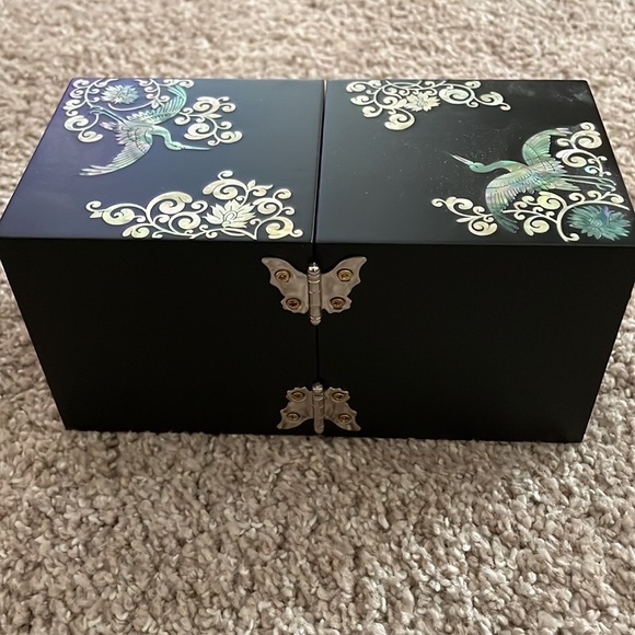 New (without tags) Korean Jewelry Box - Picture 5 of 7